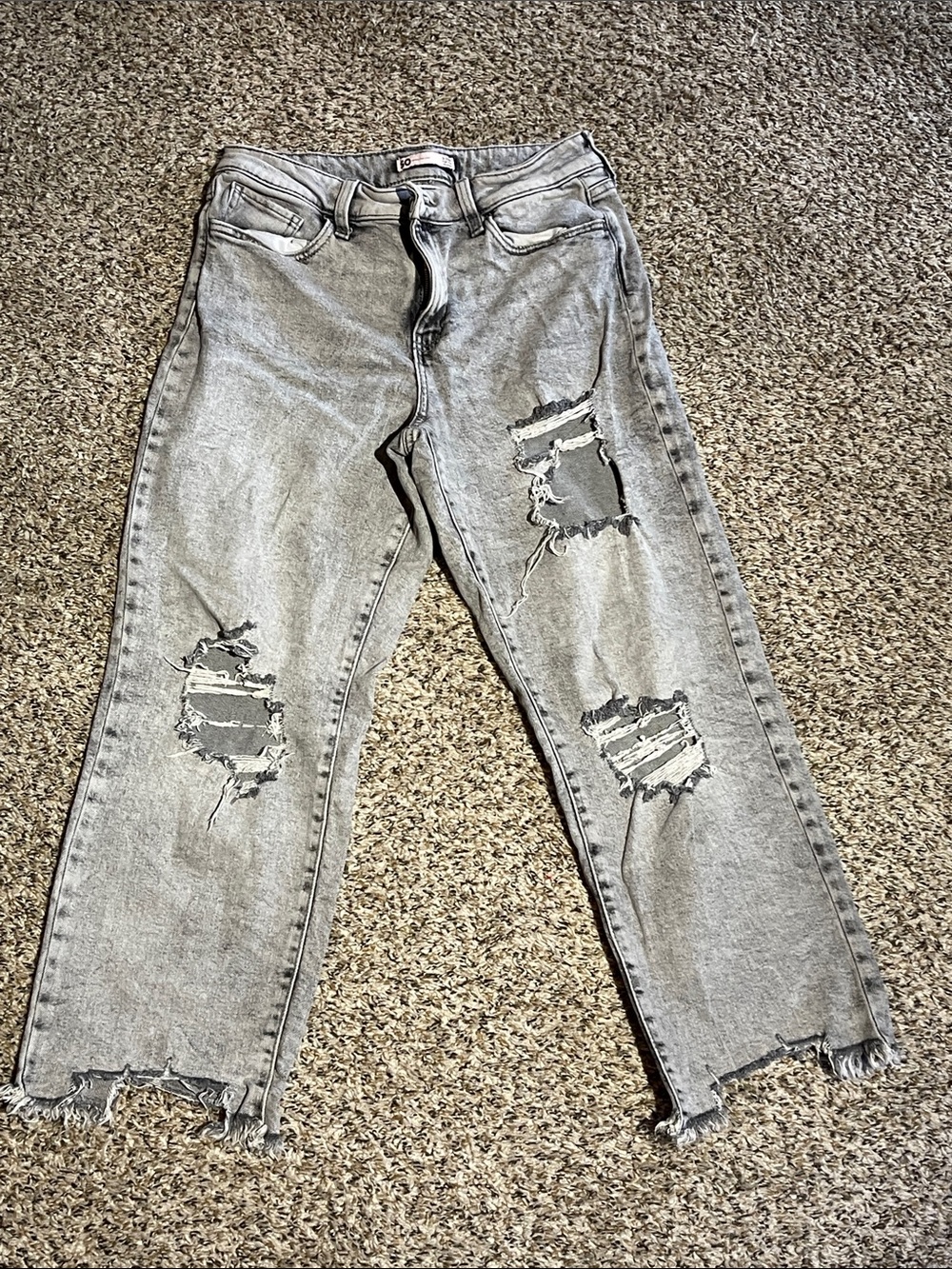 SO Women's Light Gray Straight-Leg Distressed Jeans